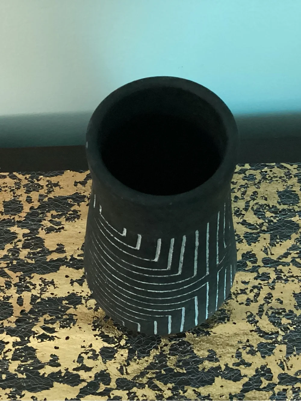 Source Unknown Black and White Geometric Ceramic Vase